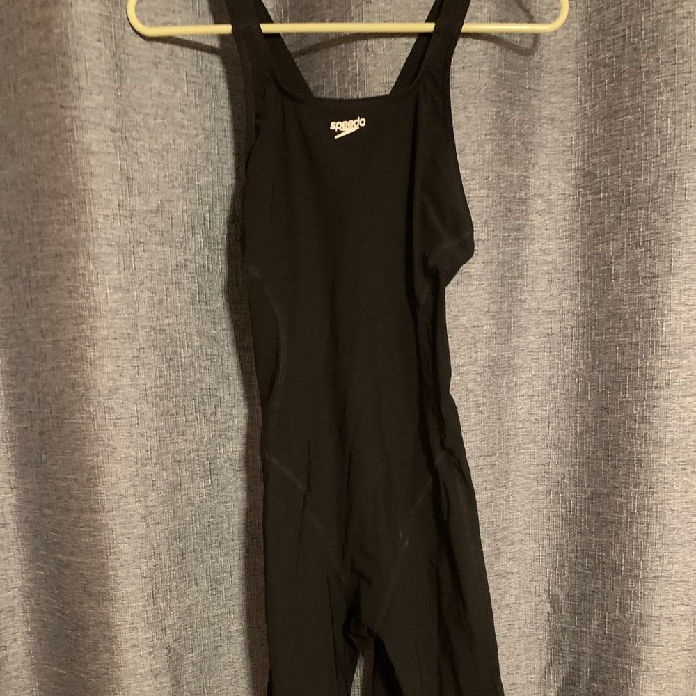 Lightly used size 36 speedo kneeskin.